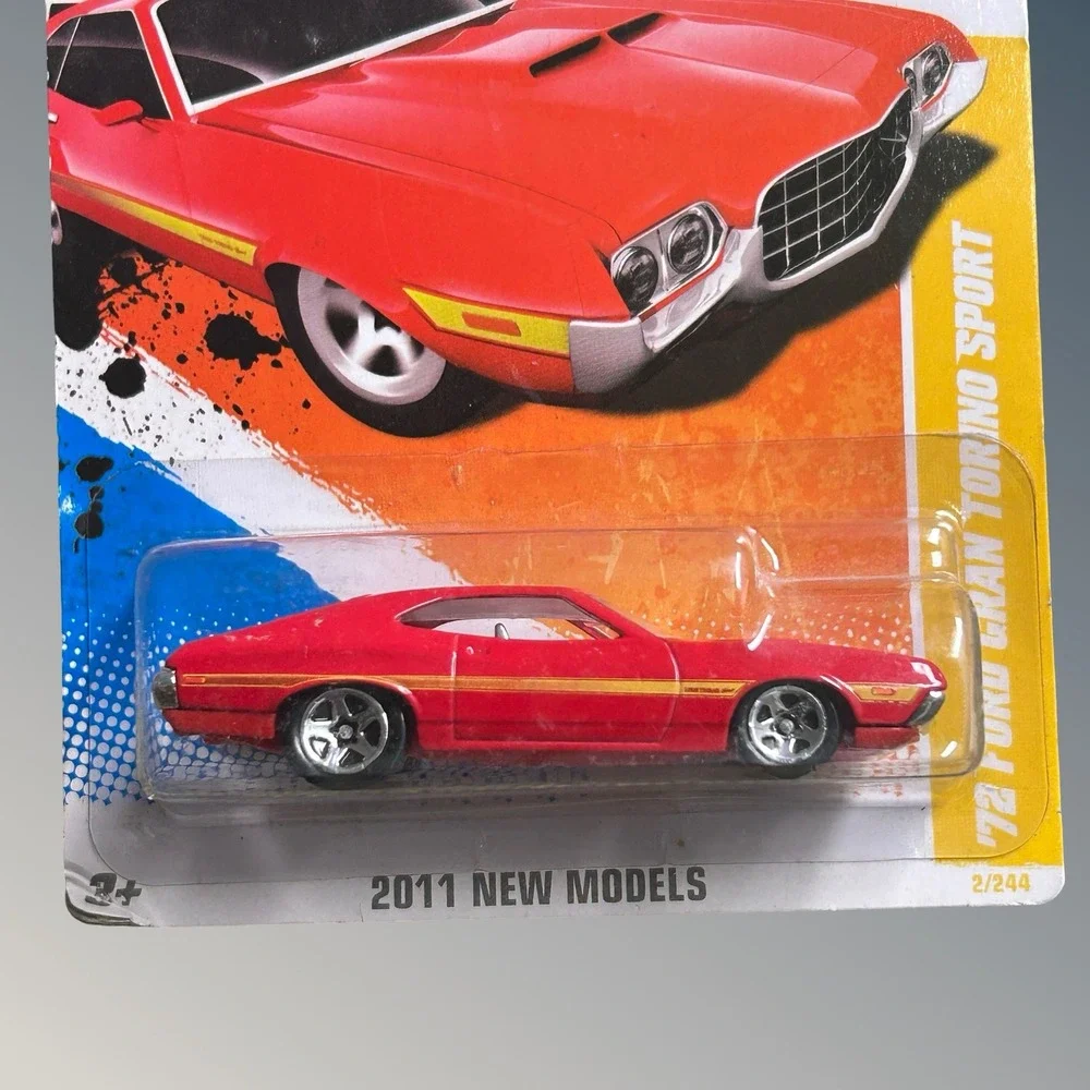 Hot Wheels 72 Ford Gran Torino Sport 2011 New Models Red